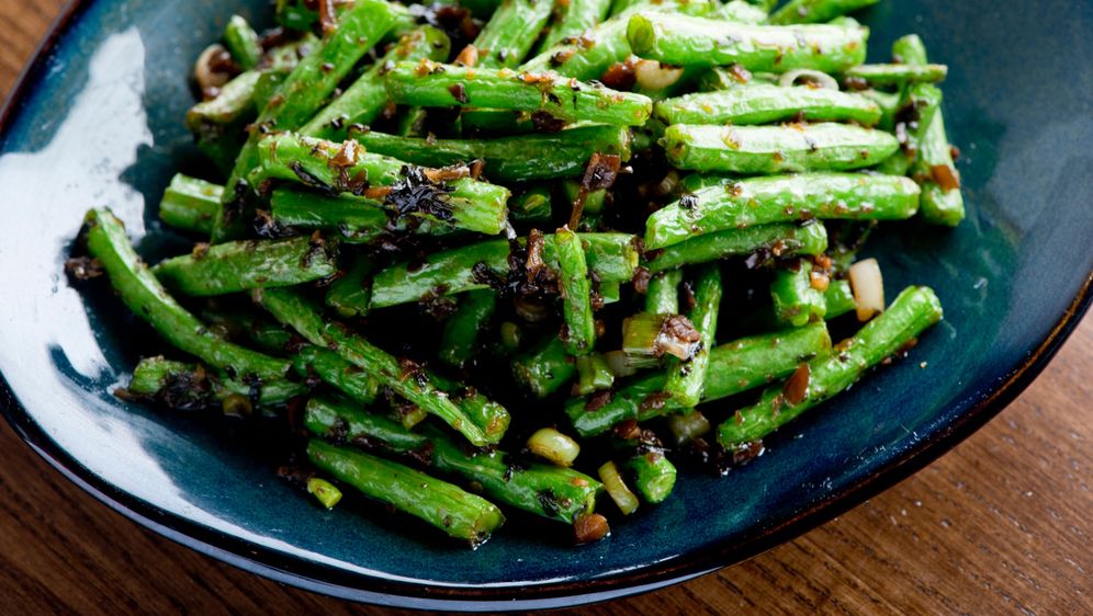 Zelene mahune s maslacem, lukom i začinskm biljem