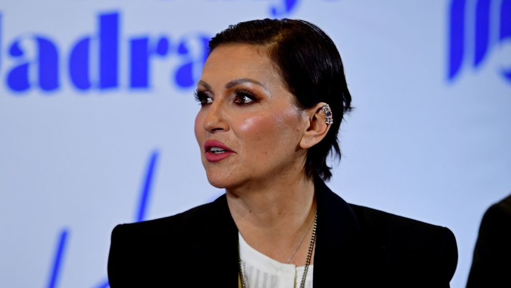 Nina Badrić u Saint Laurent štiklama na predstavljanju Melodija Jadrana 2025. - 5