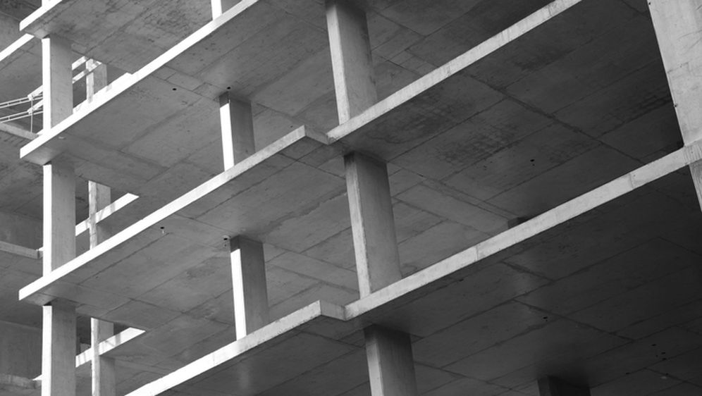 Betonska zgrada u izgradnji, ilustracija