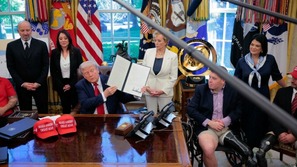Donald Trump u Ovalnom uredu primio ratne invalide - 1