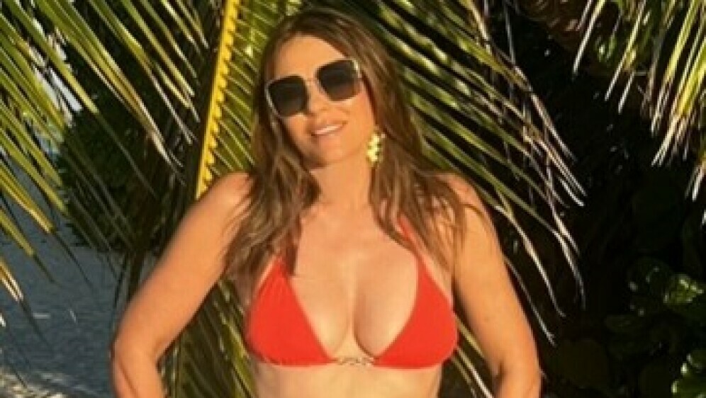 Elizabeth Hurley - 2