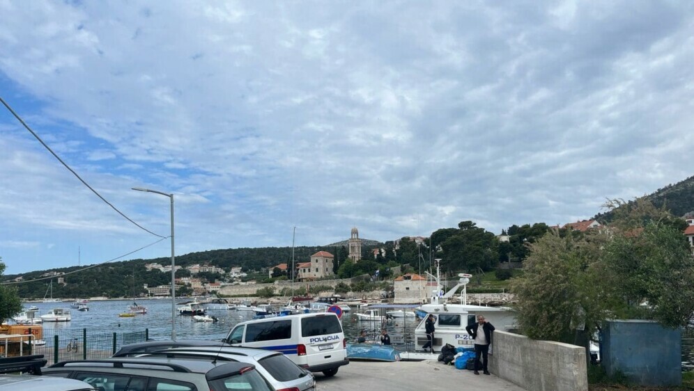 Iscurilo gorivo u more u Hvaru
