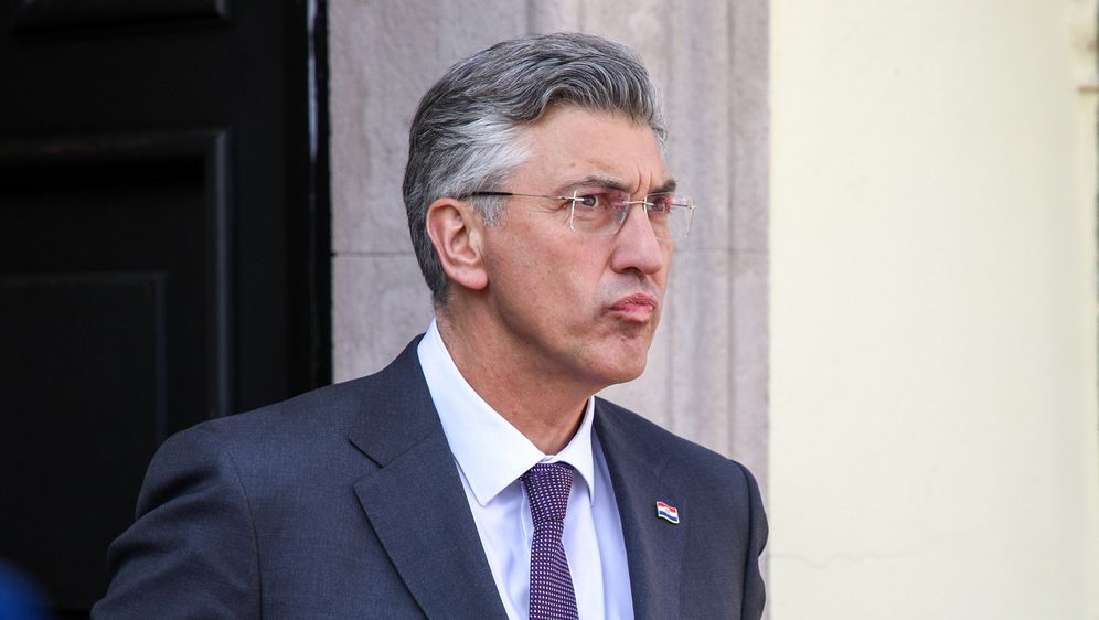 Andrej Plenković pred Banskim dvorima
