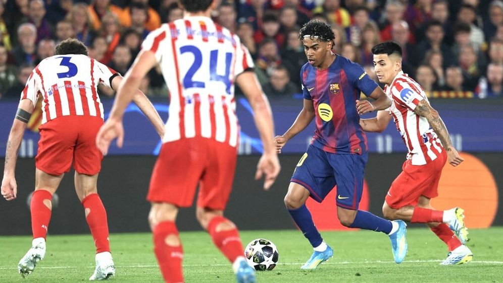 Lamine Yamal kružen igračima Atletica