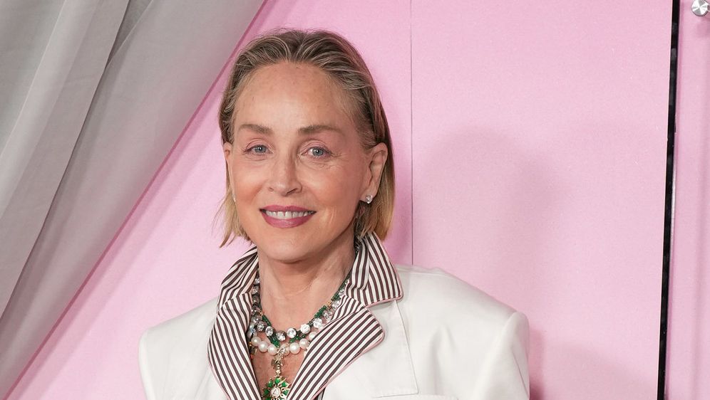 Sharon Stone u prugastom kompletu na događanju Fashion Trust U.S. Awards u Los Angelesu - 4