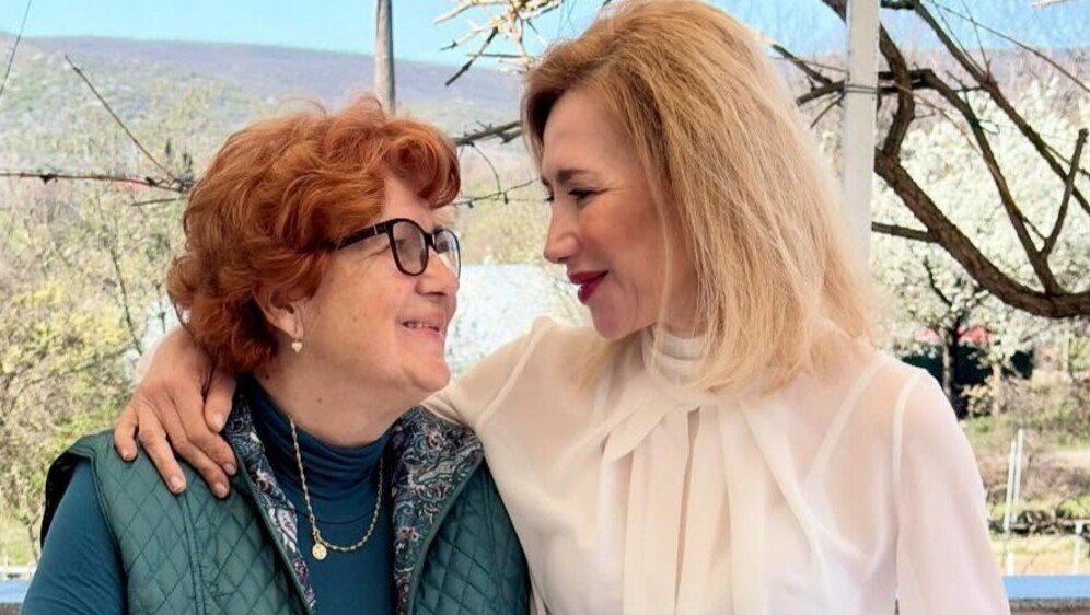 Ecija Ojdanić s majkom - 1