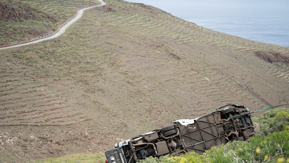 Prevrnuo se bus u Španjolskoj
