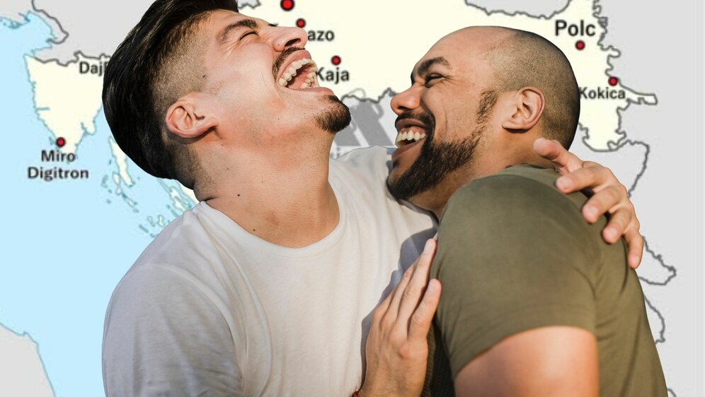 Karta Hrvatske s imenima lokalnih osoba i muškarci koji se smiju