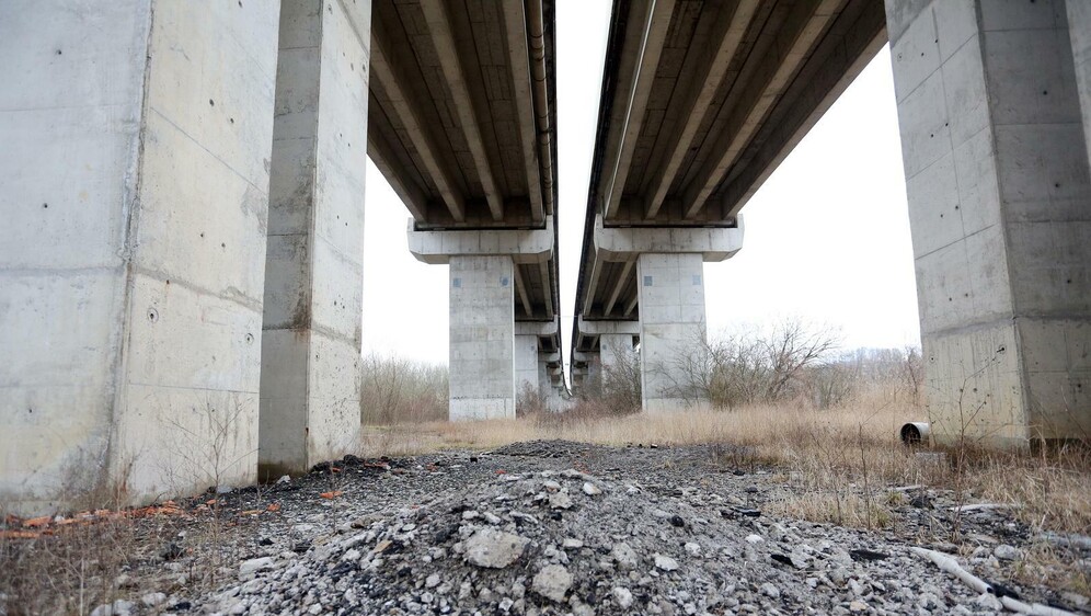 Nadvožnjak u Karlovcu, ilustracija