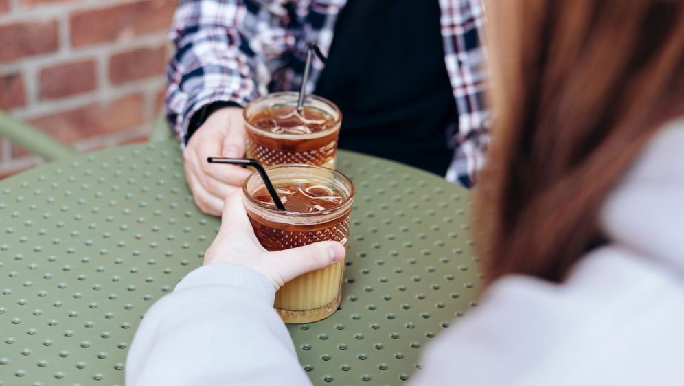 Žena i muškarac na dejtu