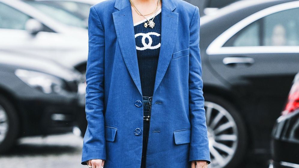 Sako, traperice i top su odlična kominacija