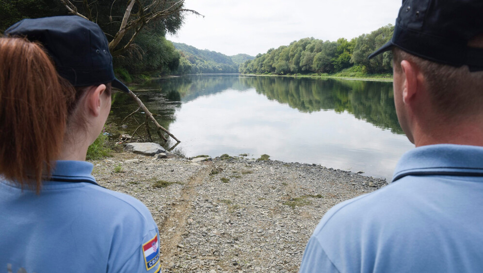 Policajci kod Kupe, ilustracija