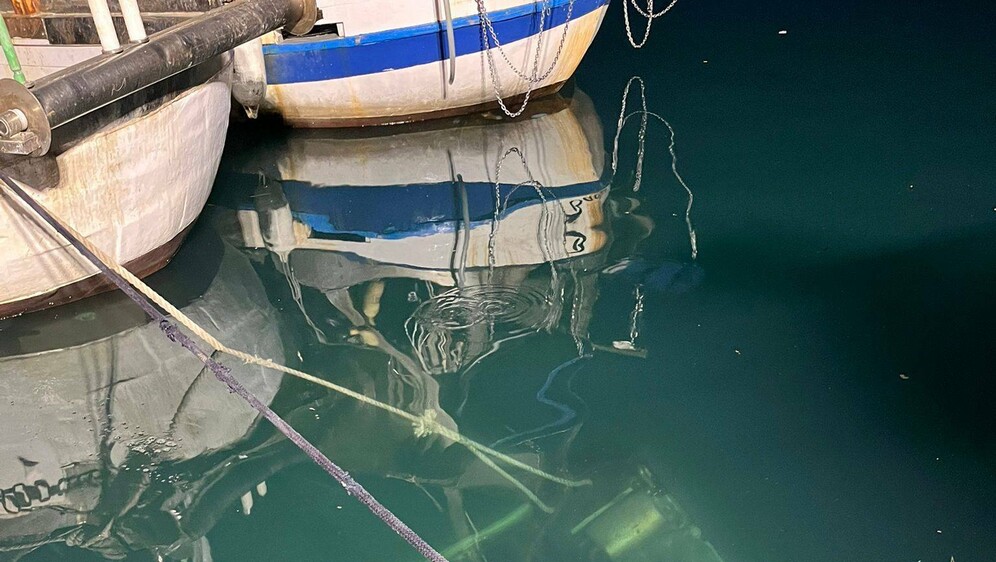 Automobil je pao u more