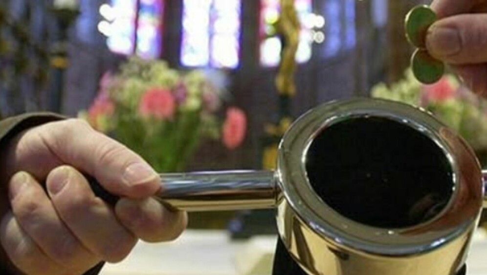 Prikupljanje milodara u crkvi