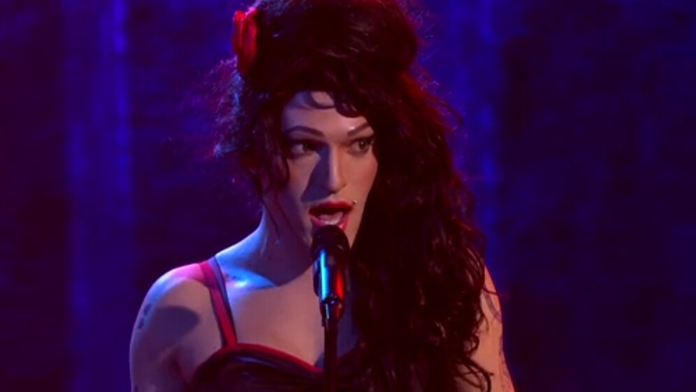 Lovro Juraga kao Amy Winehouse