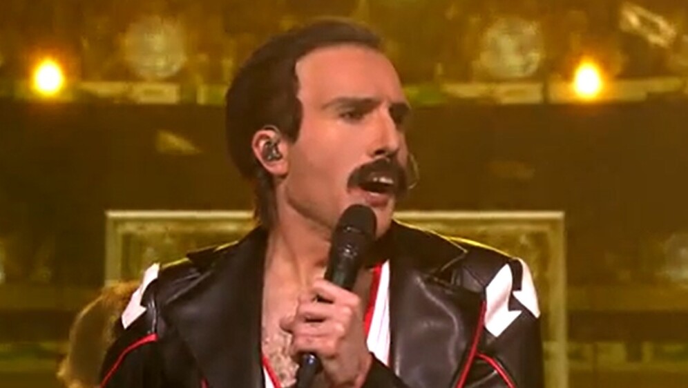 David Amaro kao Freddie Mercury