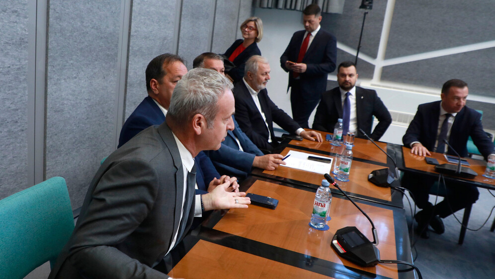 Oporba napustila sjednicu Odbora za Ustav