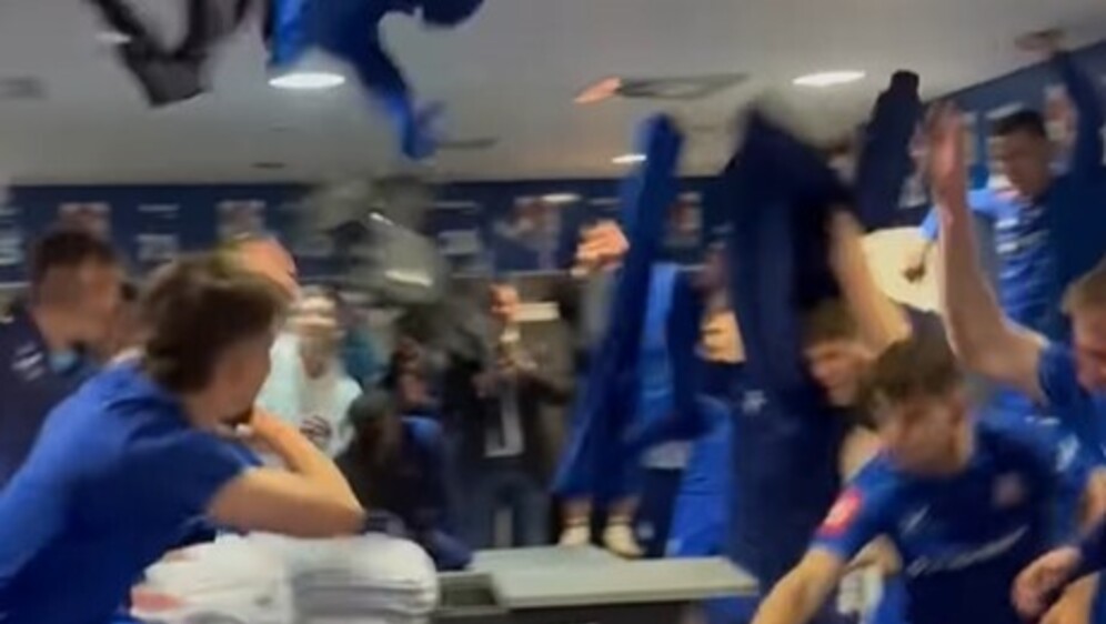 Slavlje u svlačionici Dinama