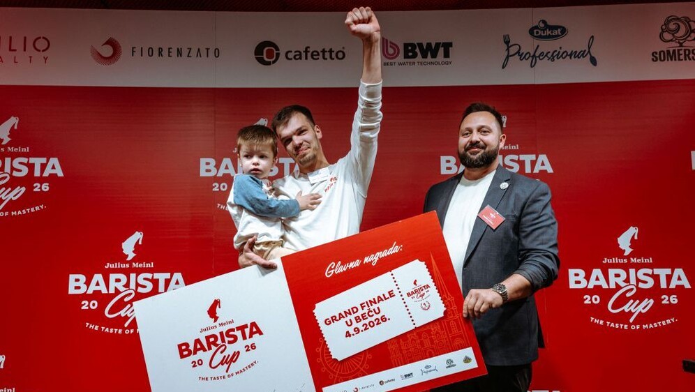 1.	Pobjednik Kristijan Knežević i glavni sudac Mario Mihelj