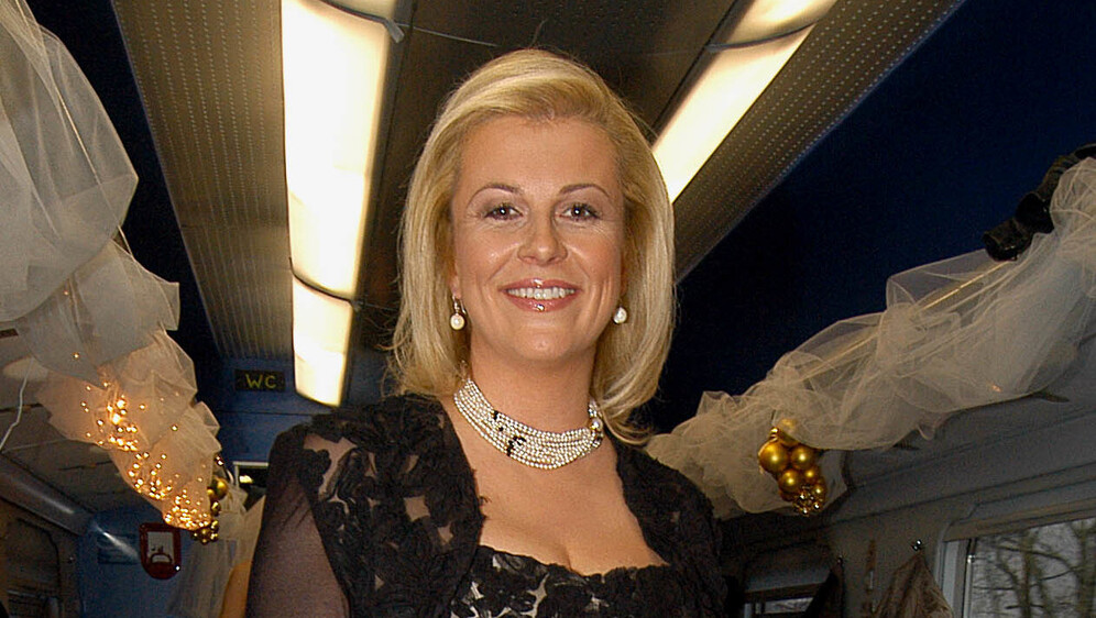Kolinda Grabar-Kitarović 2005. godine na humanitarnoj reviji održanoj u vlaku na relaciji Zagreb – Knin