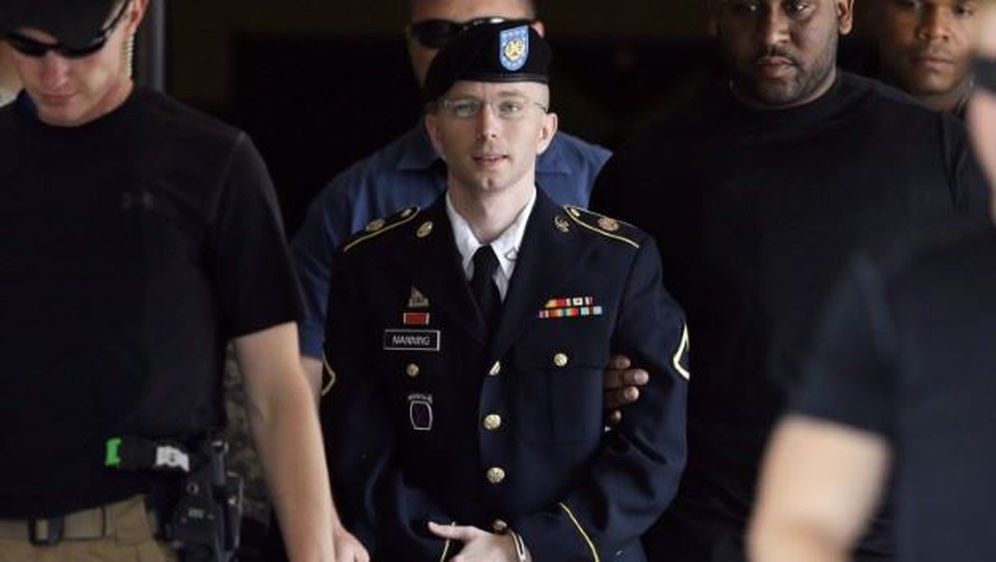 Obavještajac Bradley Manning osuđen na 35 godina zatvora zbog davanja dokumenata WikiLeaksu!