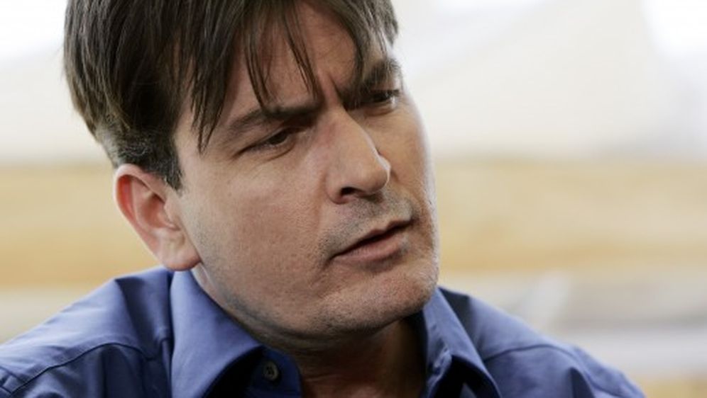 Pogledajte kako je Charlie Sheen ALC Ice Bucket Challenge podignuo na novu razinu