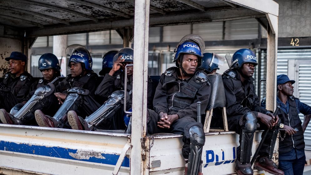Zimbabveanska policija (Foto: AFP)