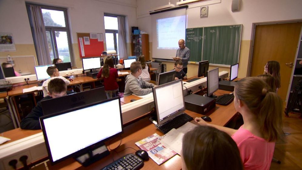 Kasni opremanje 430 škola (Foto: Dnevnik.hr) - 1