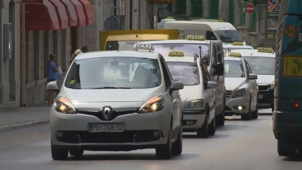 Prosvjed taksista u Puli (Foto: dnevnik.hr)