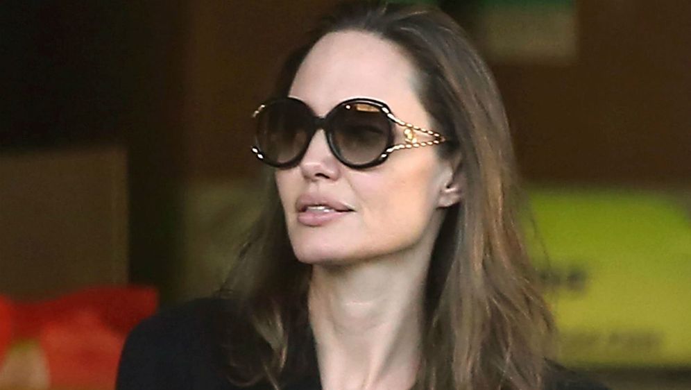 Angelina Jolie - 1