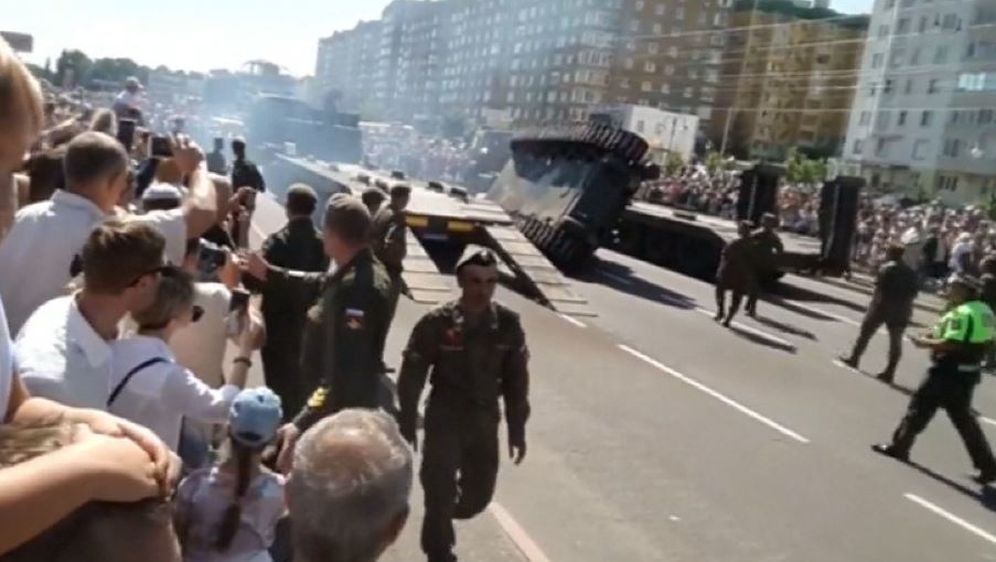 U Rusiji se prevrnuo tenk (Foto: Dnevnik.hr) - 2