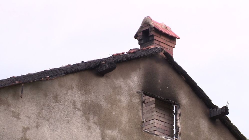 Grom udario u krov kuće u Gornjem Karinu (Foto: Dnevnik.hr)