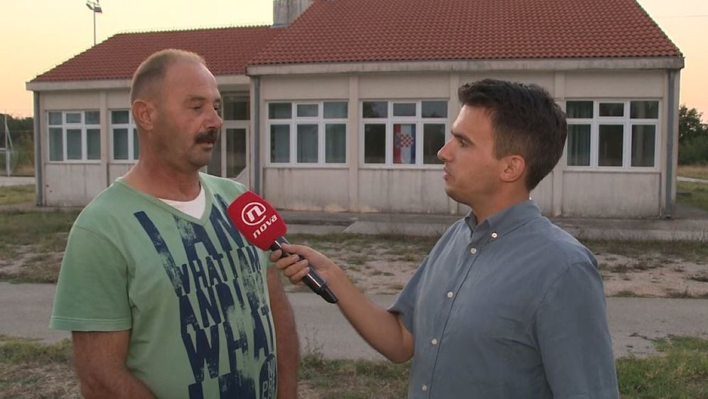 Šime Vičević uživo iz Kaočina o zatvaranju škola jer nema prvašića (Video: Dnevnik Nove TV) - 1
