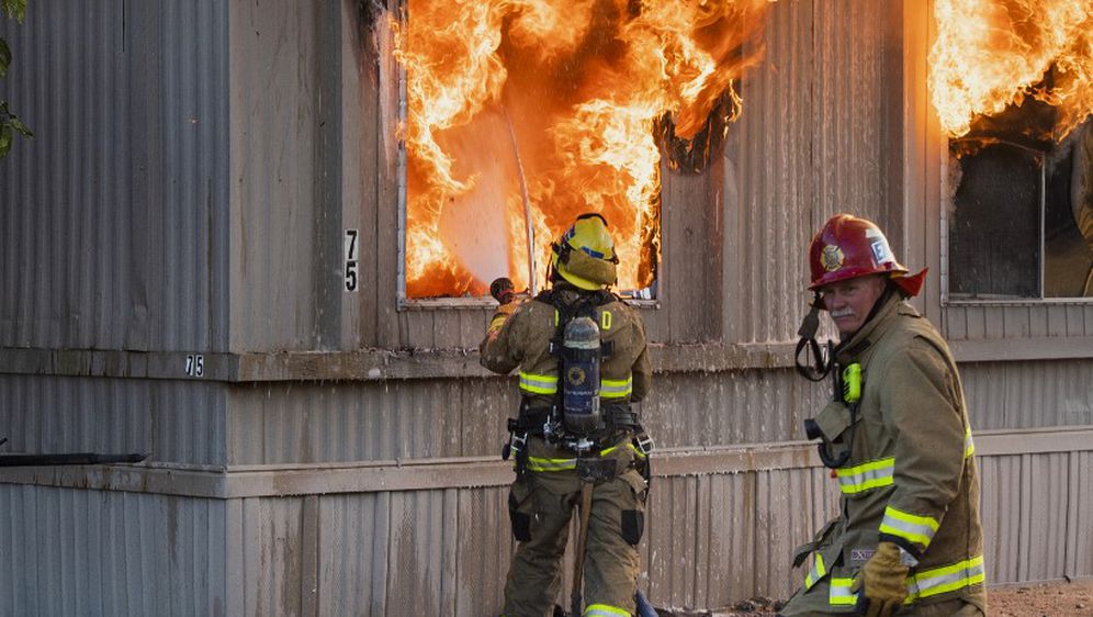 Vatrogasci gase požar (Ilustracija: AFP)