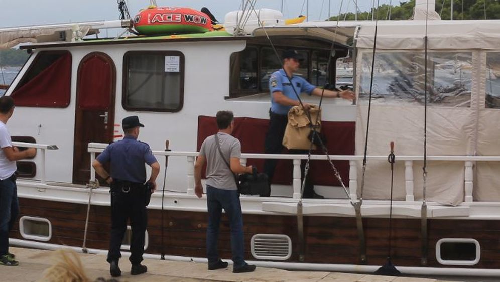 Policajac na brodu (Foto: Dnevnik.hr)