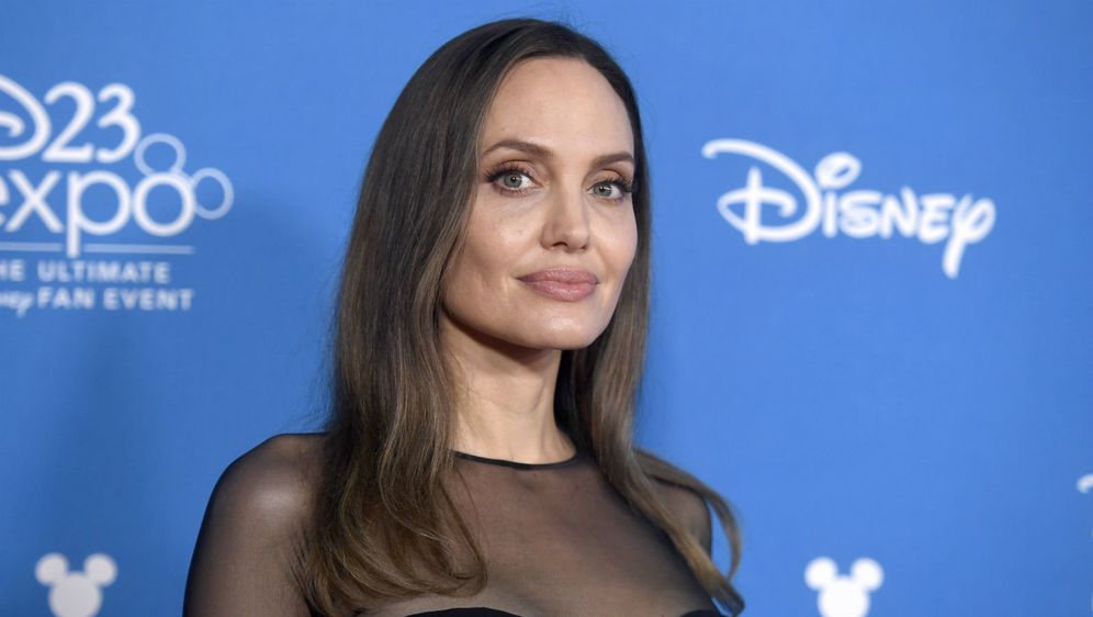 Angelina Jolie je velika ljubiteljica male crne haljine