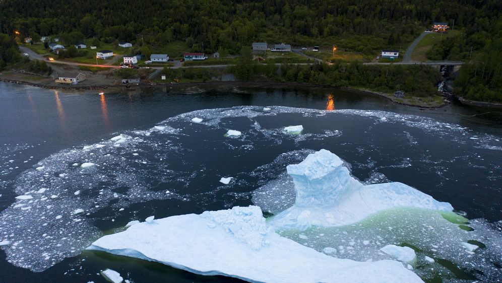 Velika santa leda u moru blizu obale (Foto: Arhiva/AFP)