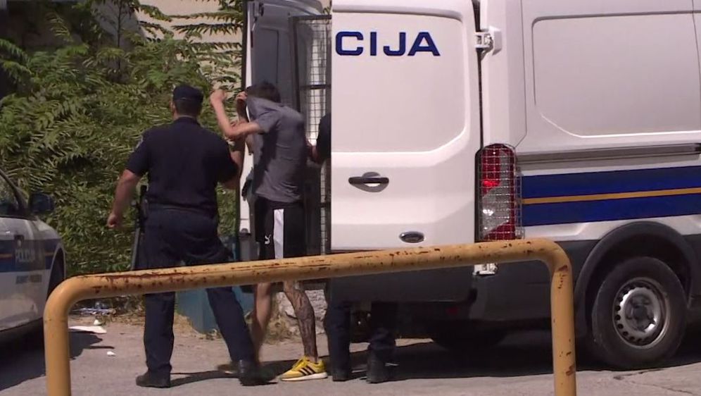 Privođenje osumnjičenih za napad u Uzdolju (Foto: Dnevnik.hr)