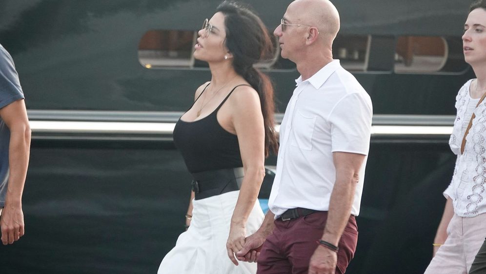 Jeff Bezos i Lauren Sanchez (Foto: Profimedia)