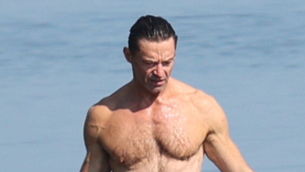 Hugh Jackman na plaži