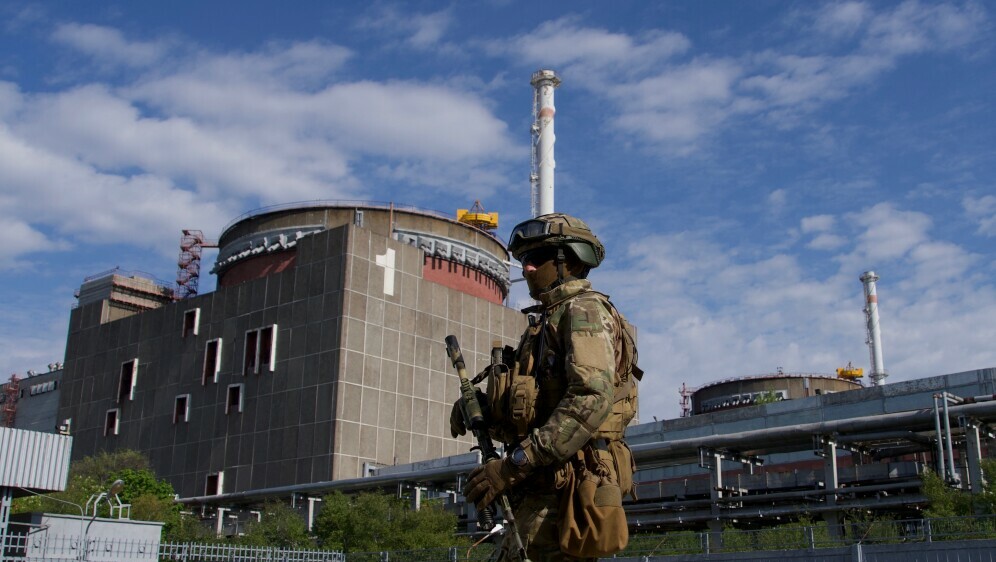 Ruski vojnik ispred nuklearne elektrane u Zaporižju