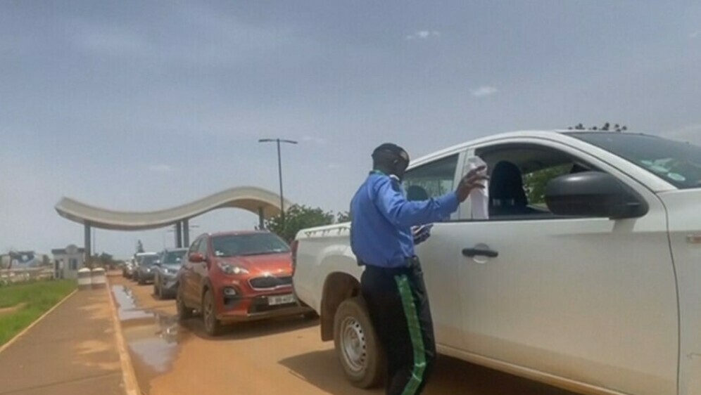 Nemiri u Nigeru, ilustracija