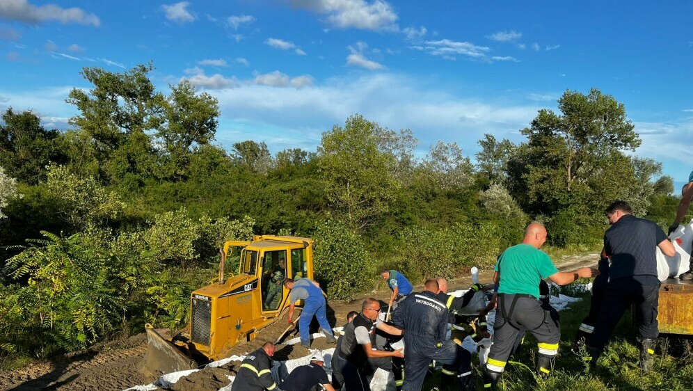 Ojačavanje nasipa u Hrušćici - 1