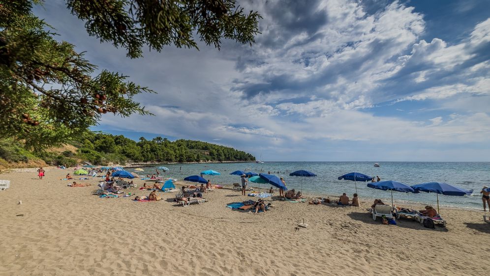 Plaža Vela Pržina u Lumbardi