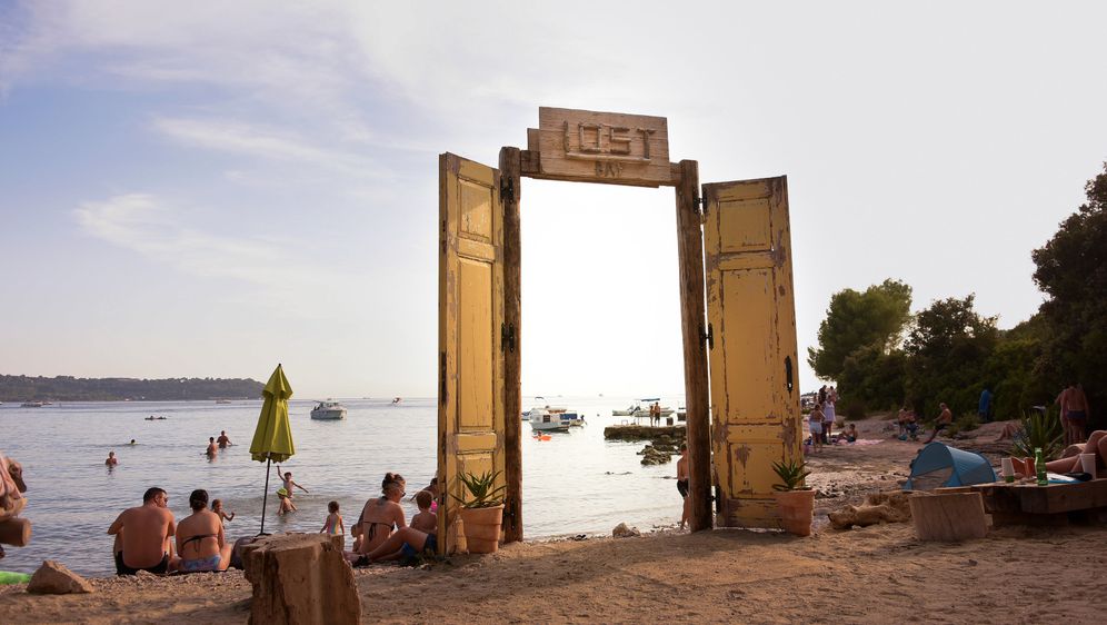 Pješčana plaža Lost Bay jedna je od najljepših u Istri