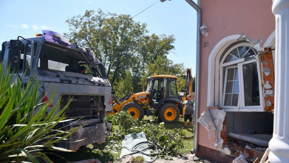 Kamion se zabio u obiteljsku kuću u Garešničkom Brestovcu - 1