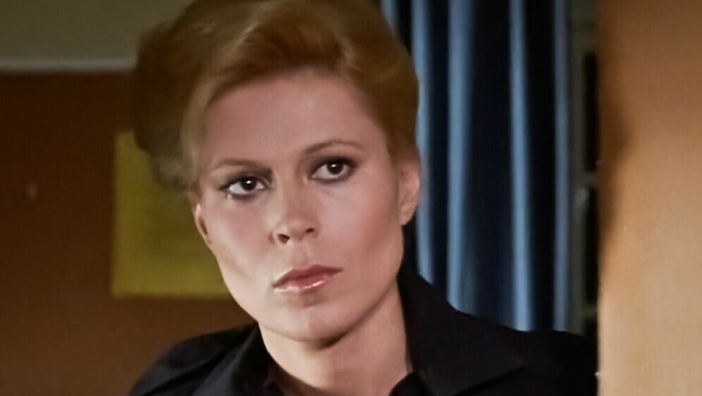 Leslie Easterbrook - 12