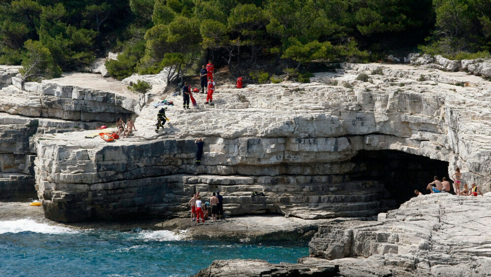 Stijene na pulskoj plaži, ilustracija