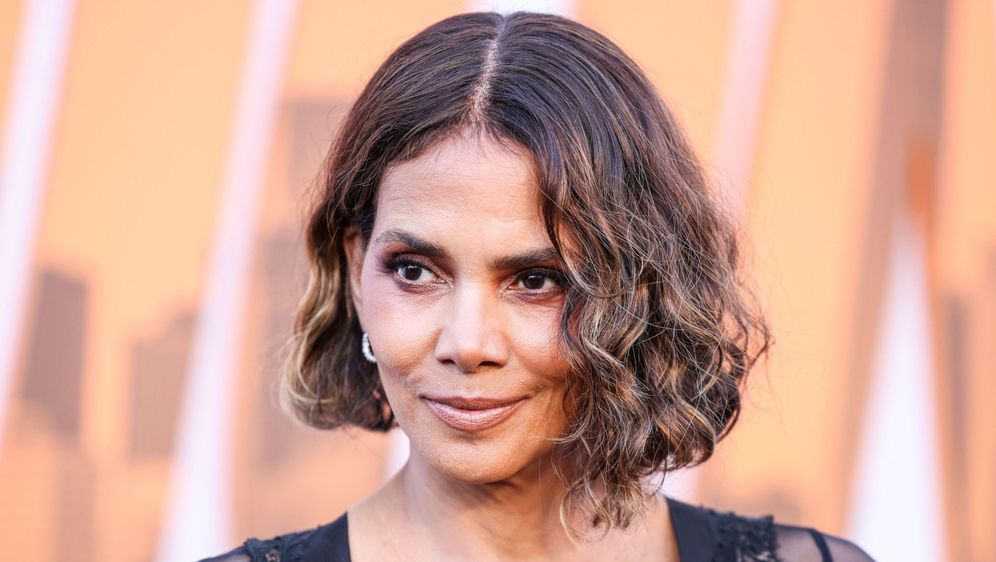 Halle Berry i u nekim manje popularnim odjevnim komadima izgleda mrak