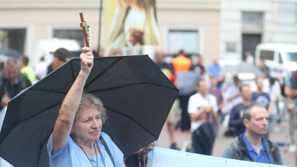 Molitelji na zagrebačkom Trgu bana Jelačića, 2. kolovoza 2025. godine - 2